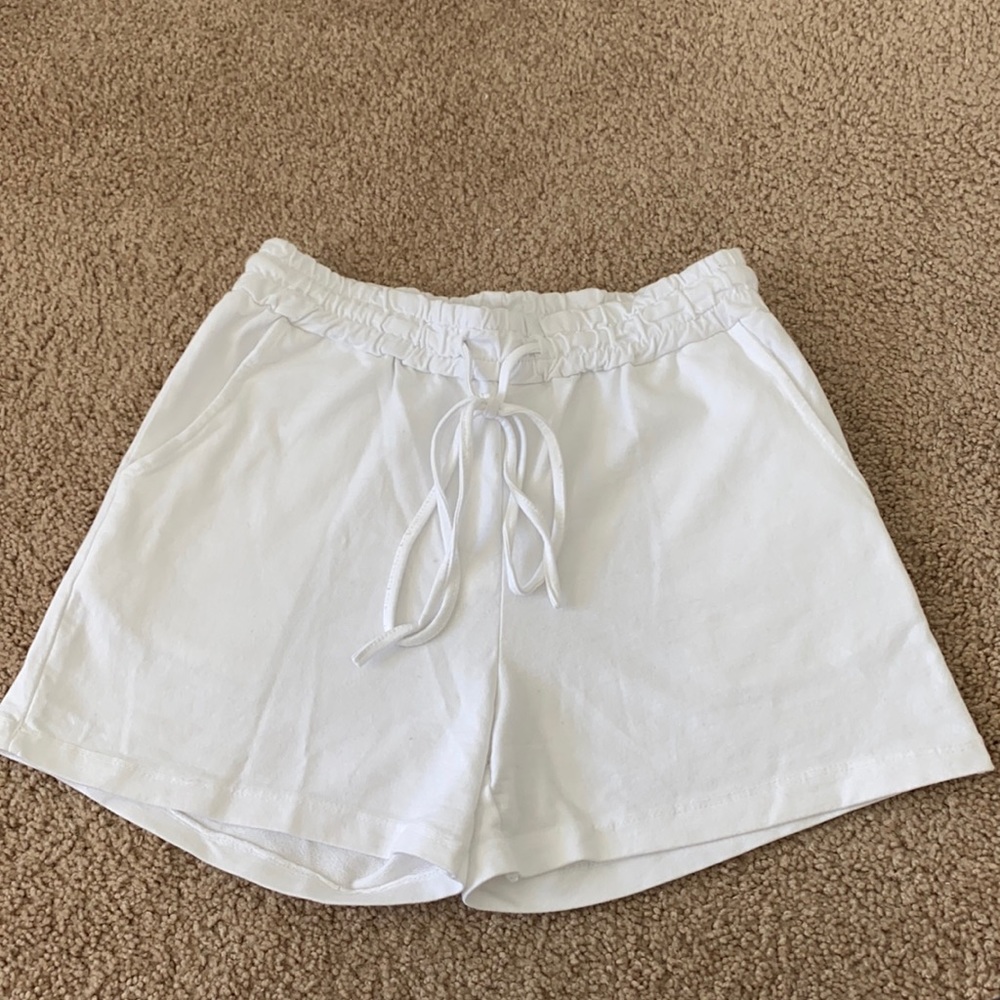 Super Cute White Shorts With Detailed Waistband